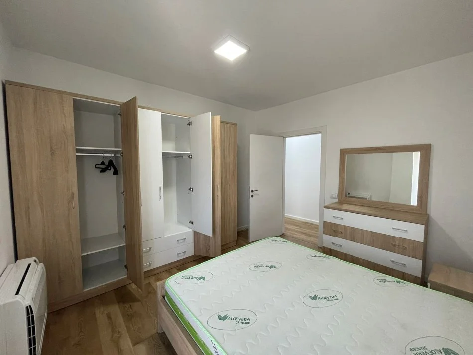 Tirane, jepet me qera apartament 2+1+Ballkon Kati 4, 119 m² 700 € (Jordan Misja)