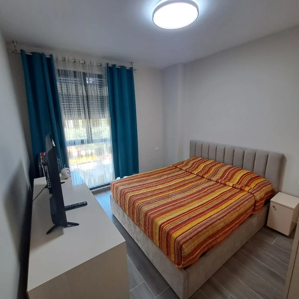 Tirane, jepet me qera apartament 1+1+Ballkon Kati 3, 66 m² 450 € (Ish Profarma)
