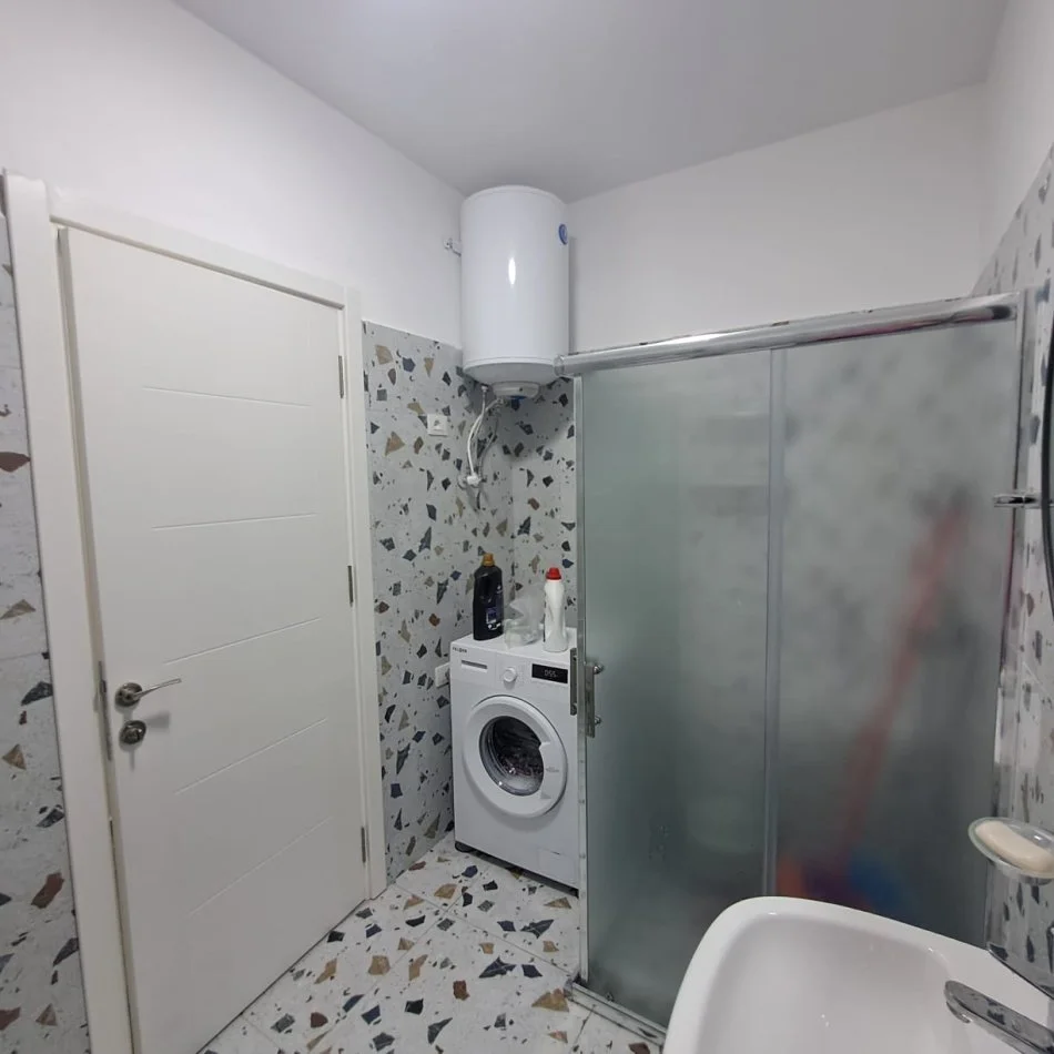 Tirane, jepet me qera apartament 1+1+Ballkon Kati 3, 66 m² 450 € (Ish Profarma)