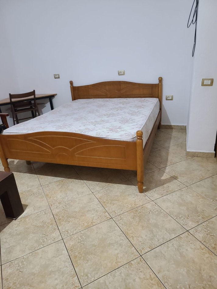 Tirane, jepet me qera garsonier 1 Katshe Kati 1, 39 m² 200 € (Rruga:Jordan Misja)