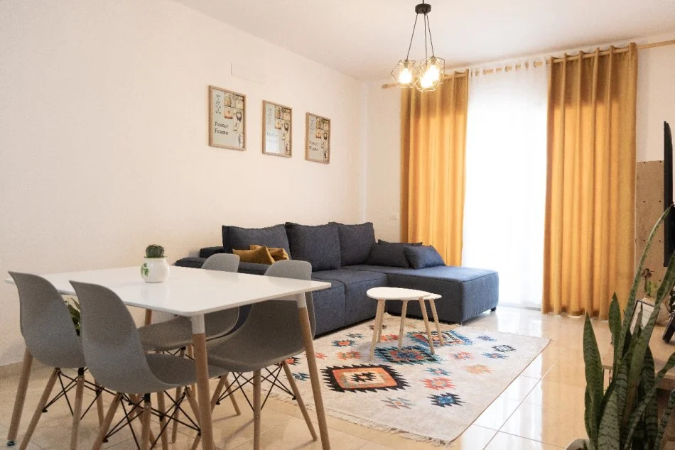 Durres Plazh, jepet me qera apartament 2+1+Ballkon Kati 3, 95 m² 700 € (Rruga Andon Boshnjaku)