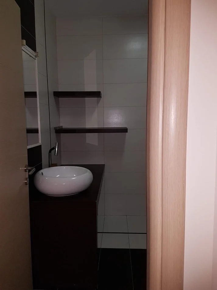 Tirane, jepet me qera apartament 2+1+Aneks+Ballkon Kati 4, 121 m² 850 € (Rruga e Bogdanve)