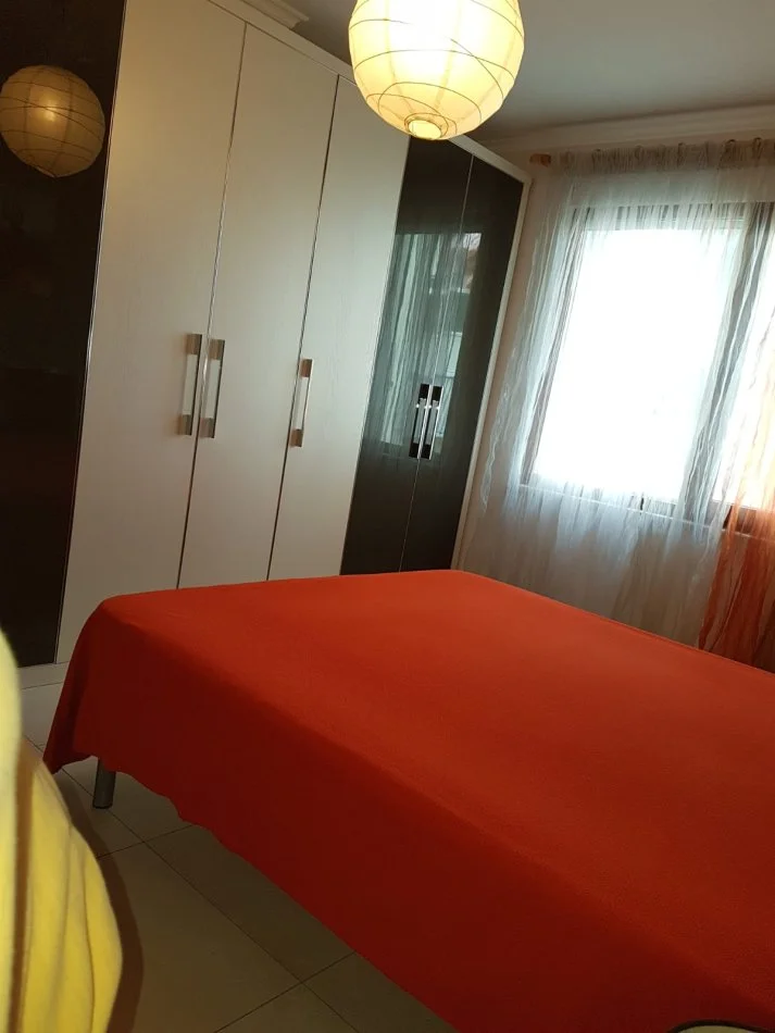 Tirane, jepet me qera apartament 2+1+Aneks+Ballkon Kati 4, 121 m² 850 € (Rruga e Bogdanve)