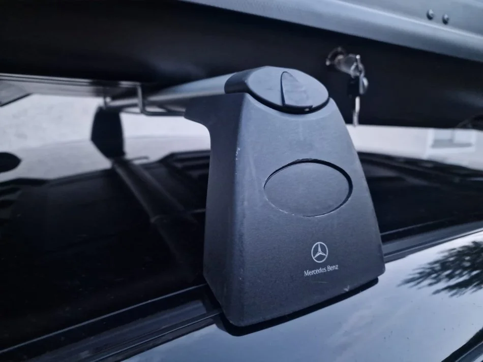 Tirane, shes Valixhe per Mercedes bashke me Traversa origjinale te mercedes , e zeze 300 €