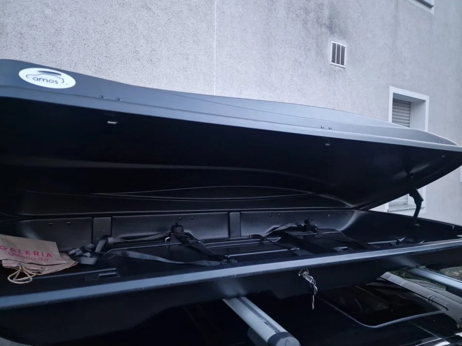 Tirane, shes Valixhe per Mercedes bashke me Traversa origjinale te mercedes , e zeze 300 €