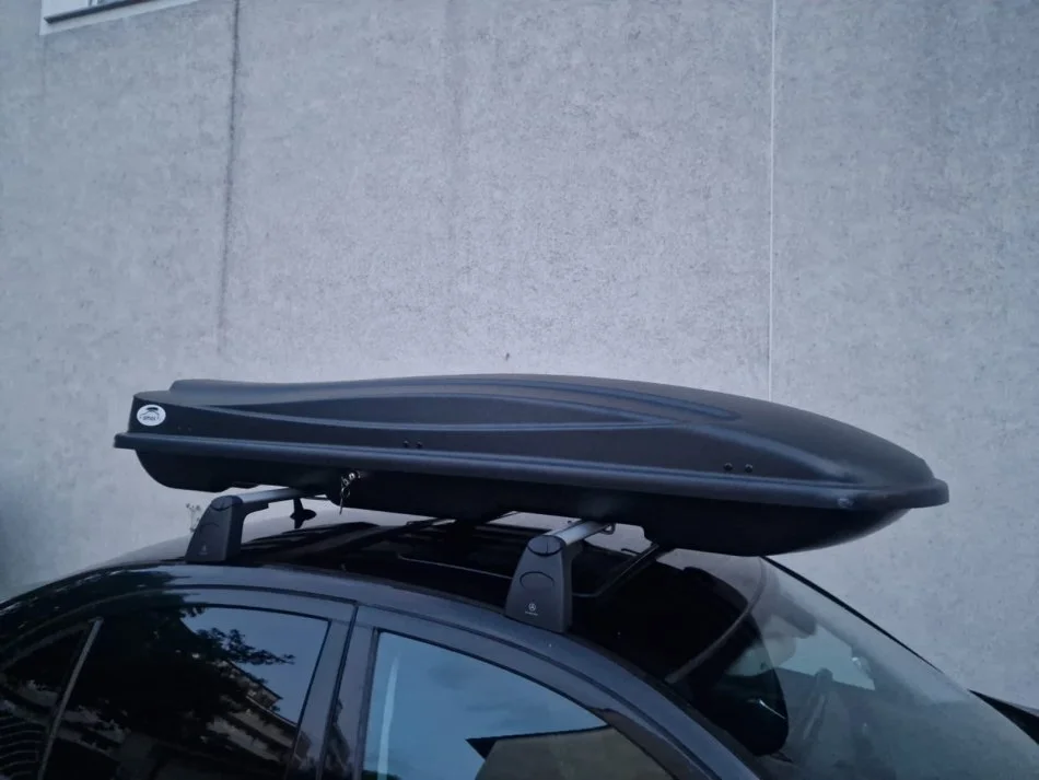 Tirane, shes Valixhe per Mercedes bashke me Traversa origjinale te mercedes , e zeze 300 €