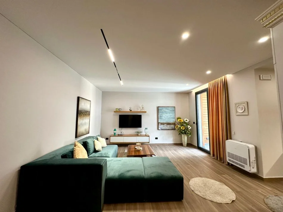 Tirane, shitet 1+1+Ballkon Kati 3, 180.000 € (TEG)