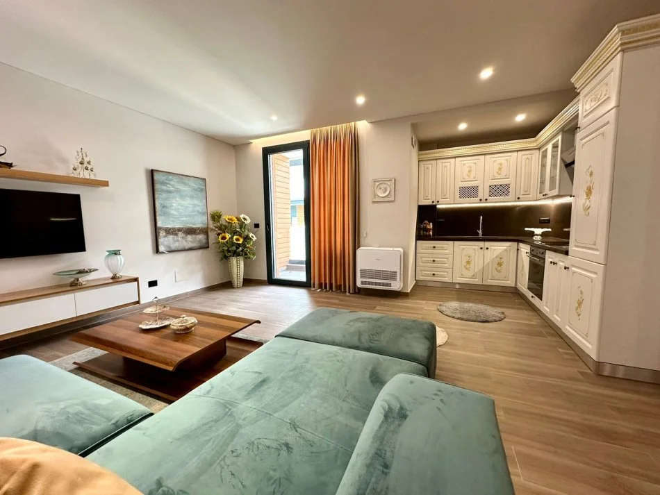 Tirane, shitet 1+1+Ballkon Kati 3, 180.000 € (TEG)