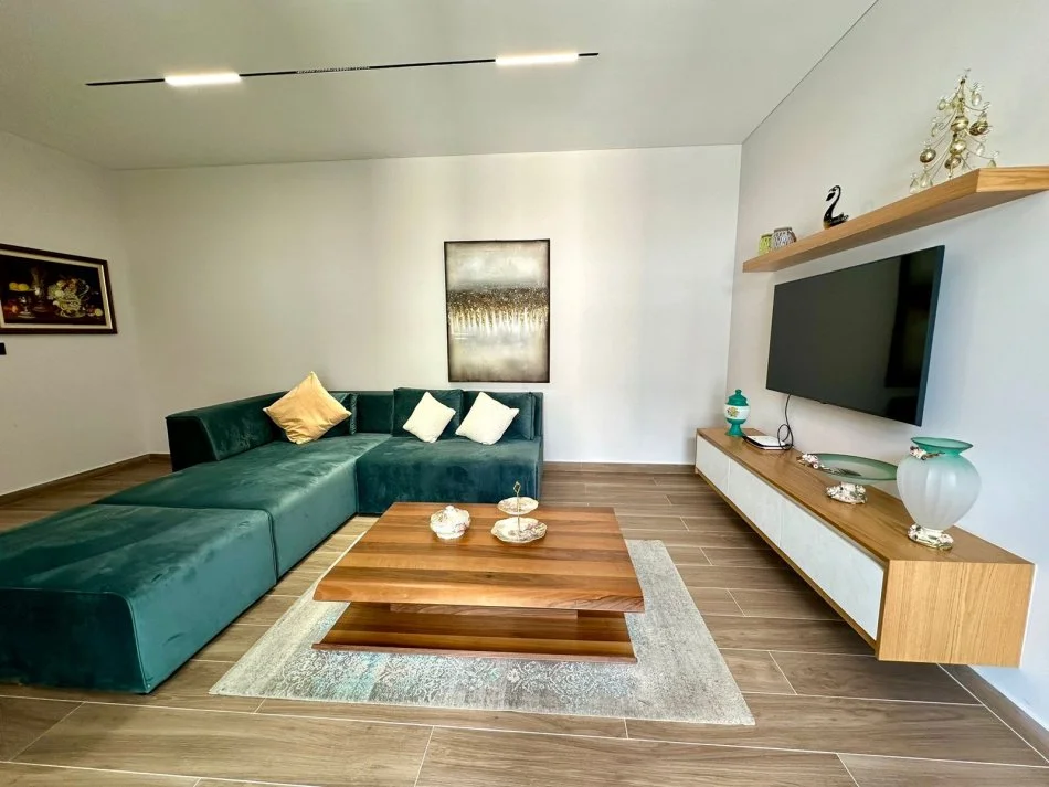 Tirane, shitet 1+1+Ballkon Kati 3, 180.000 € (TEG)