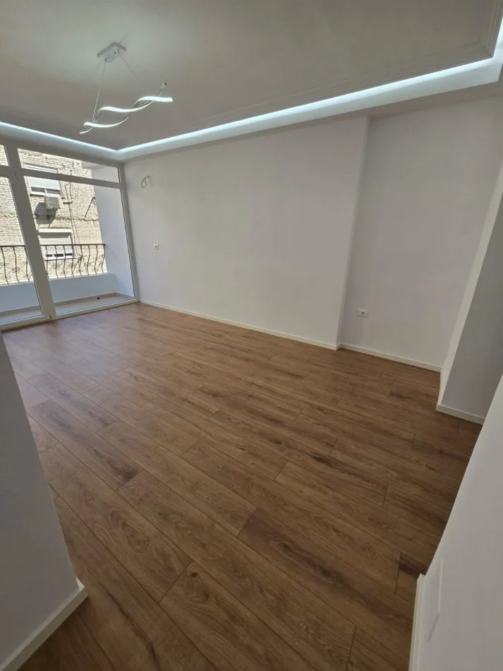 Tirane, shitet apartament 2+1+Ballkon Kati 3, 73 m² 173.000 € (Rruga Elbasanit)