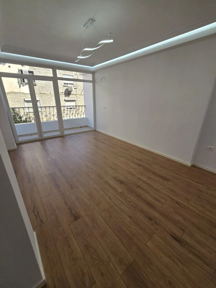 Tirane, shitet apartament 2+1+Ballkon Kati 3, 73 m² 173.000 € (Rruga Elbasanit)