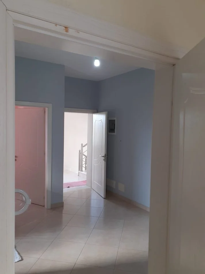 Tirane, jepet me qera Vile 3+1+Aneks+Ballkon Kati 2, 1 m² 1.000 € 