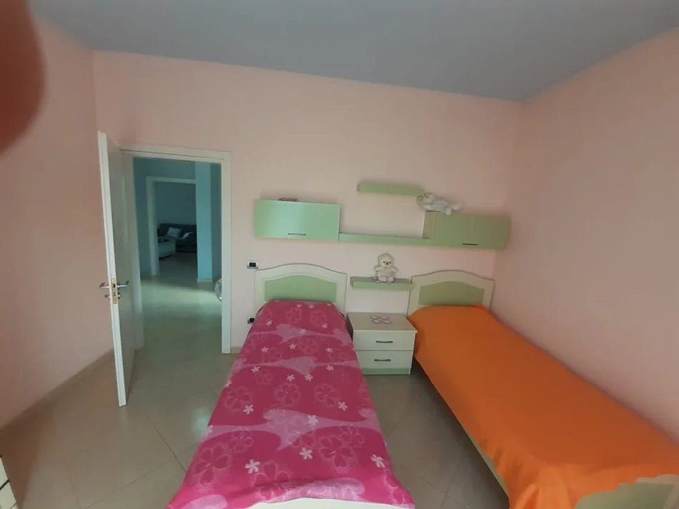 Tirane, jepet me qera Vile 3+1+Aneks+Ballkon Kati 2, 1 m² 1.000 € 