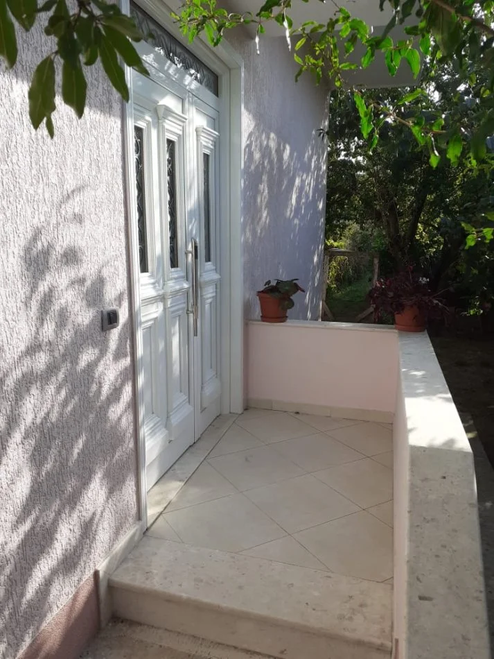 Tirane, jepet me qera Vile 3+1+Aneks+Ballkon Kati 2, 1 m² 1.000 € 