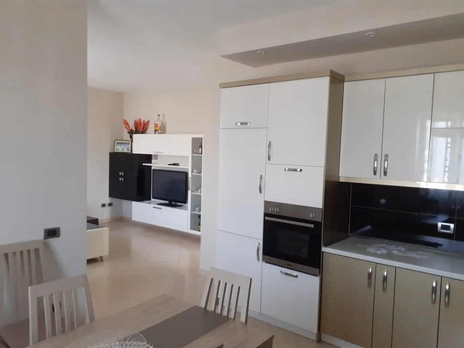 Tirane, jepet me qera Vile 3+1+Aneks+Ballkon Kati 2, 1 m² 1.000 € 
