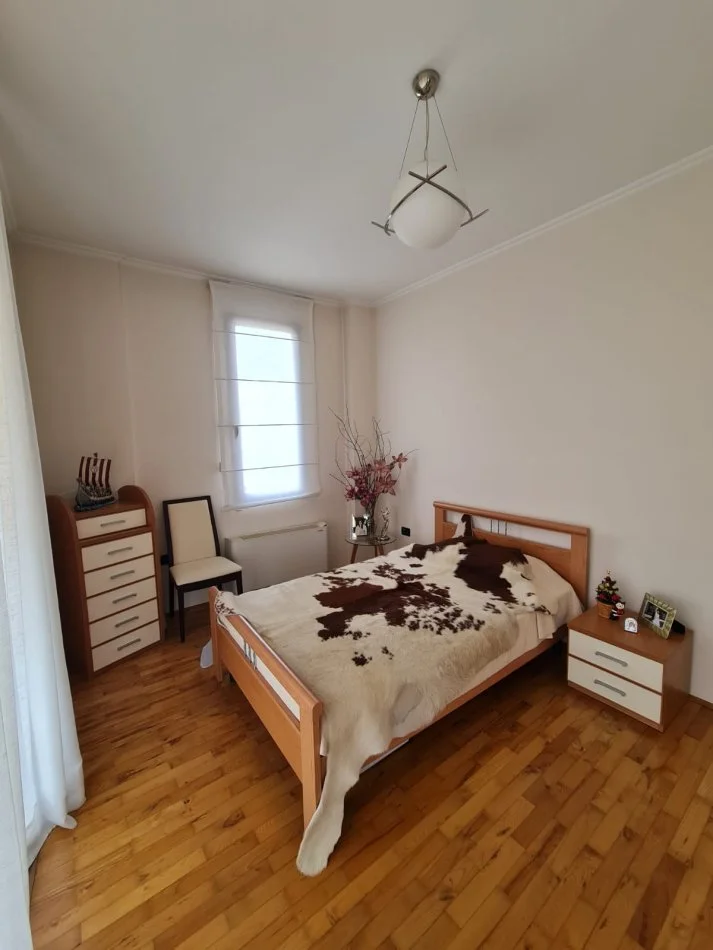 Tirane, jepet me qera 3+1 , 150 m² 1.400 € 