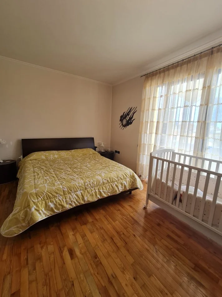 Tirane, jepet me qera 3+1 , 150 m² 1.400 € 