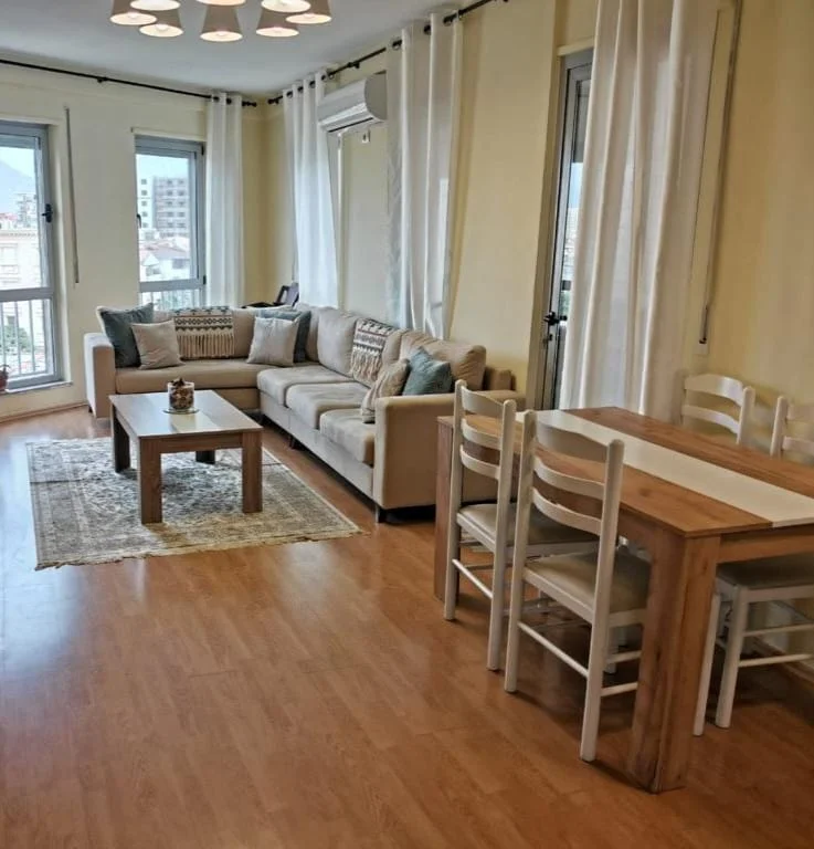 Tirane, shitet apartament 2+1+Ballkon Kati 4, 95 m² 170.000 € (Parku)