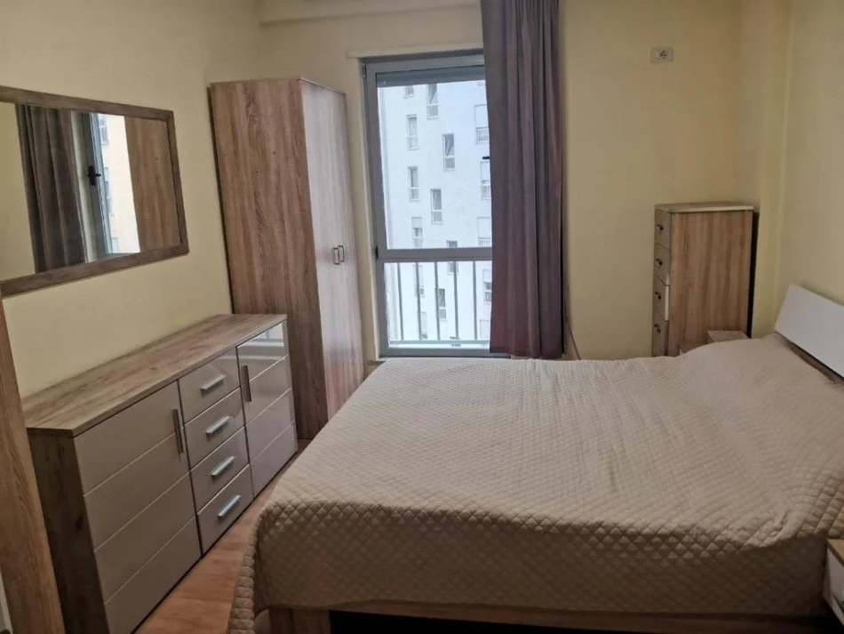 Tirane, shitet apartament 2+1+Ballkon Kati 4, 95 m² 170.000 € (Parku)