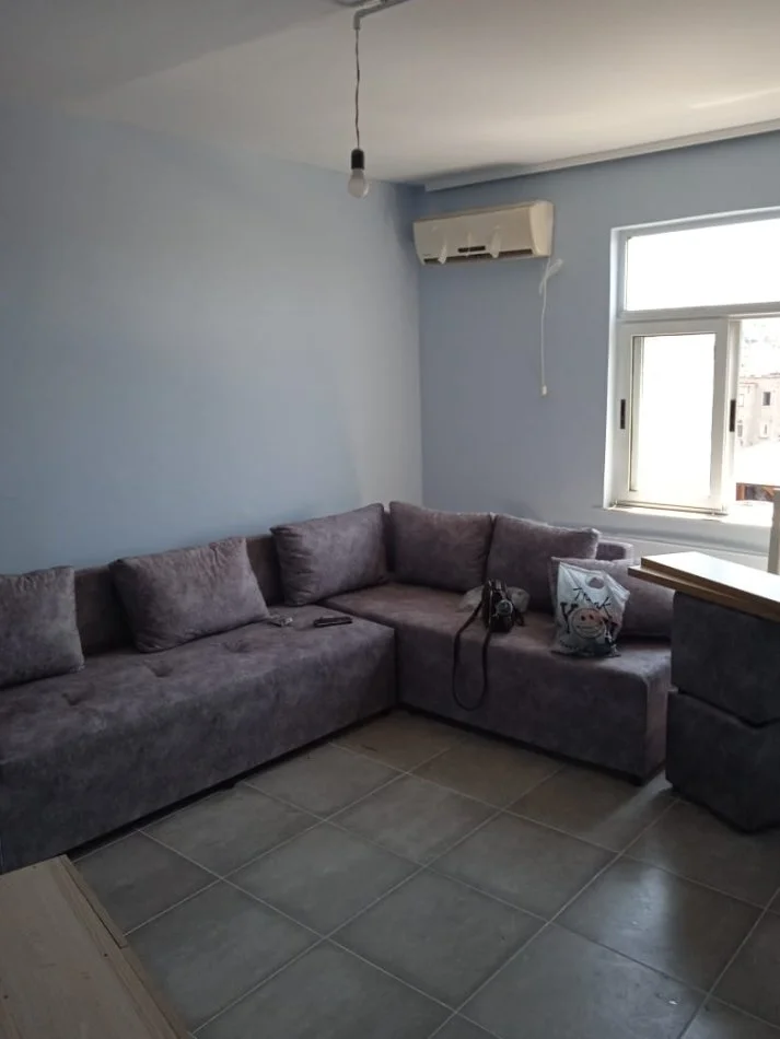 Tirane, jepet me qera apartament 1+1 Kati 6, 67 m² (Perball Spitalit Ushtarak, Laprak)