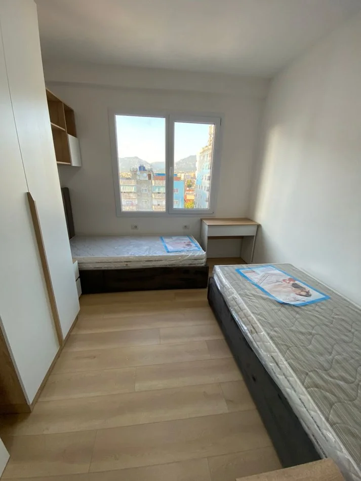 Tirane, jepet me qera apartament 2+1+Ballkon Kati 9, 85 m² 650 € (Ish Fusha e Aviacionit)