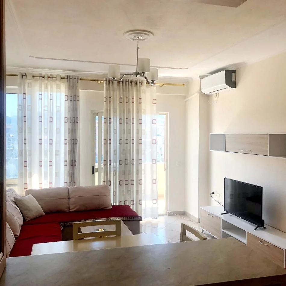 Tirane, jap me qera apartament 2+1+Ballkon Kati 7, 100 m² 550 € (Rruga e Kavajes)