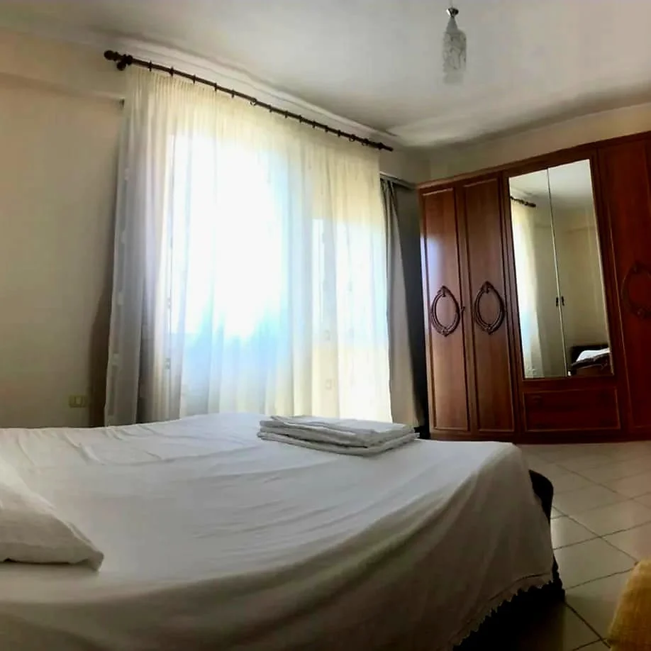 Tirane, jepet me qera apartament 2+1+Ballkon Kati 7, 108 m² 550 € (Rruga e Kavajes)