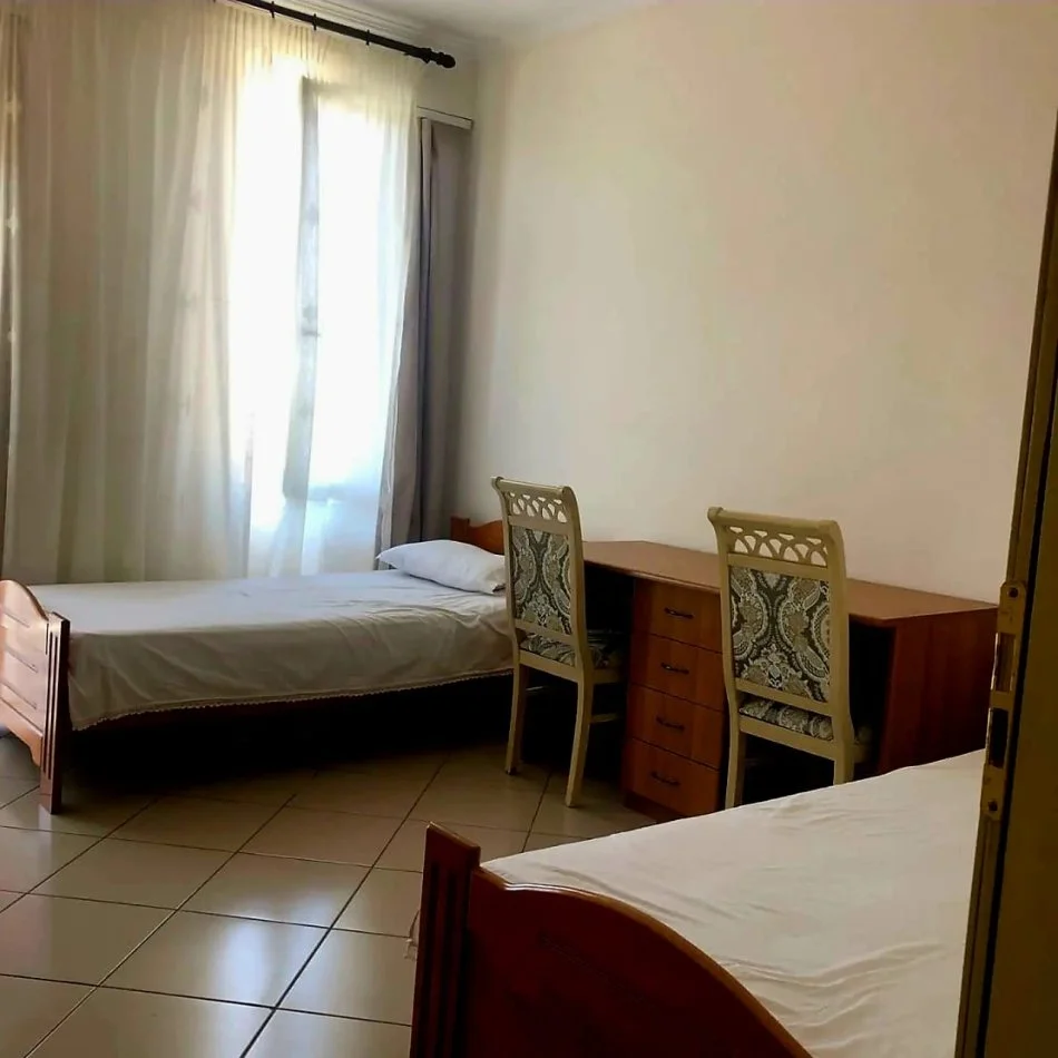 Tirane, jepet me qera apartament 2+1+Ballkon Kati 7, 108 m² 550 € (Rruga e Kavajes)