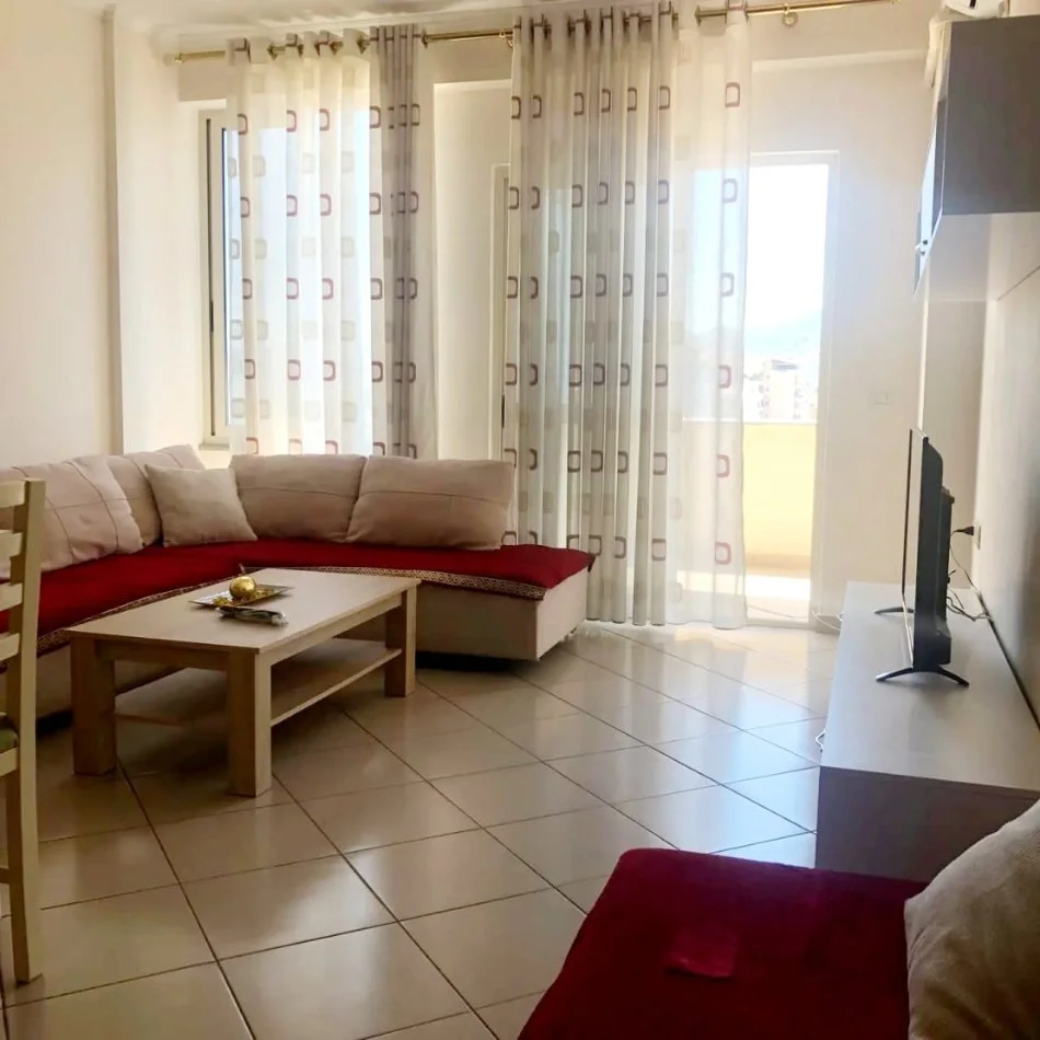 Tirane, jap me qera apartament 2+1+Ballkon Kati 7, 100 m² 550 € (Rruga e Kavajes)