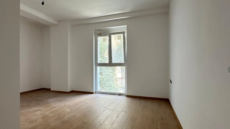 Tirane, jepet me qera zyre Kati 2, 119 m² 1.700 € (Rruga Faik Konica)