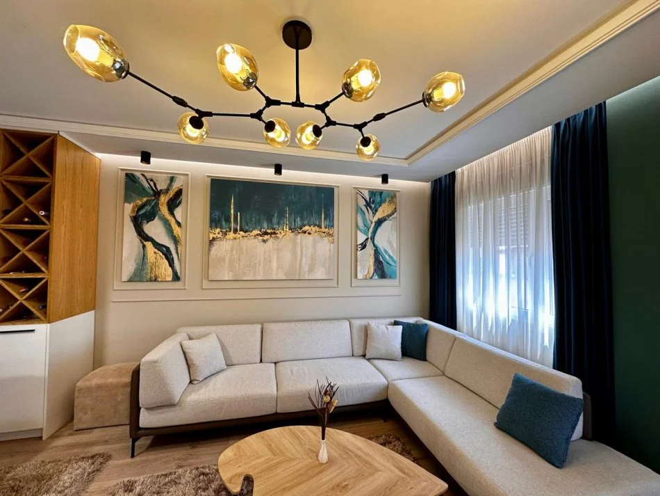 Tirane, jepet me qera apartament 2+1+Ballkon Kati 4, 100 m² 1.000 € (Komuna e Parisit)