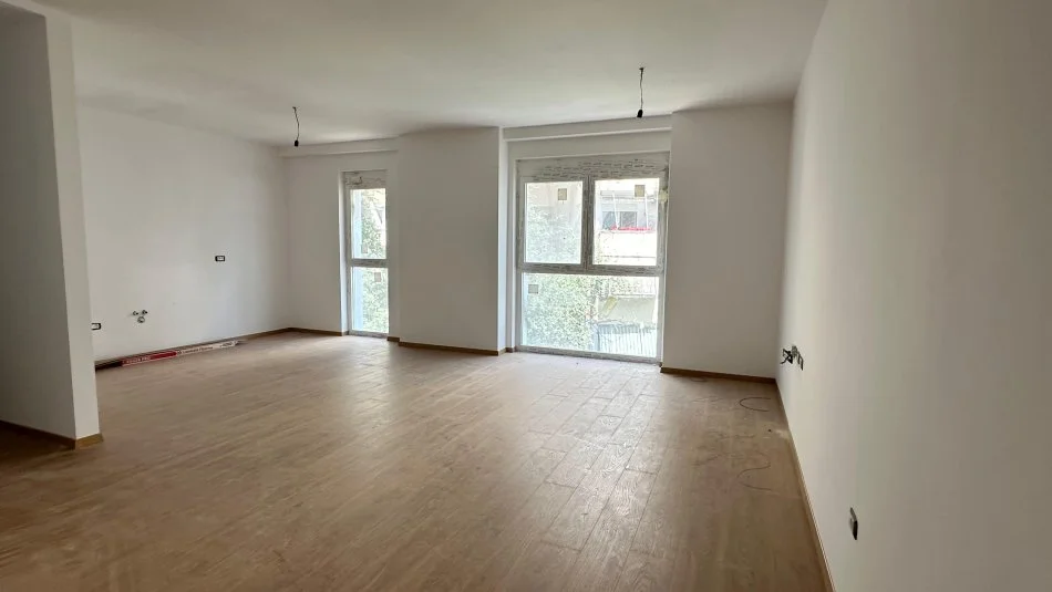 Tirane, jepet me qera zyre Kati 2, 119 m² 1.700 € (Rruga Faik Konica)