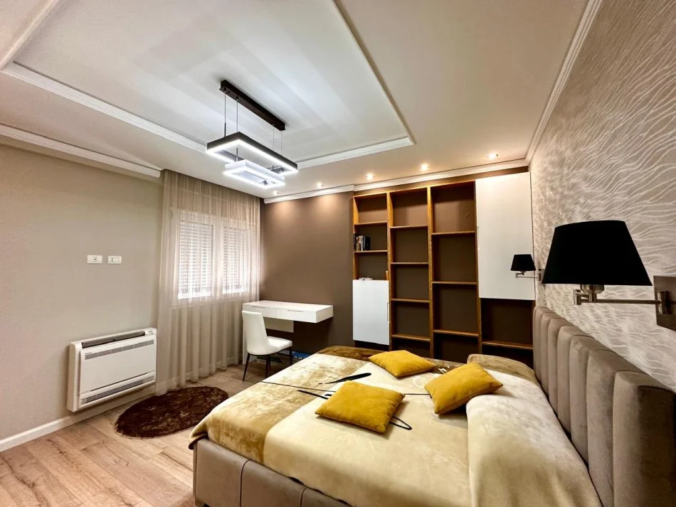Tirane, jepet me qera apartament 2+1+Ballkon Kati 4, 100 m² 1.000 € (Komuna e Parisit)