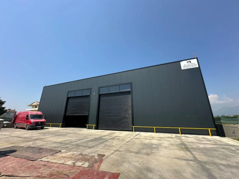 Tirane, shitet magazine Kati 2, 8.000 m² 3.000.000 € (Kamez)