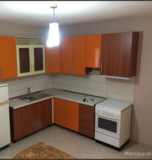 Tirane, jepet me qera Vile 1+1 Kati 1, 60 m² (Mbrapa Skrapit, Fundi Rruges Burgut)