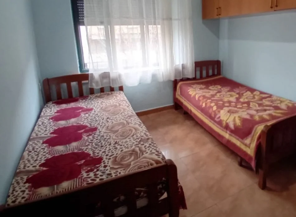 Tirane, jepet me qera apartament 1+1 Kati 1, 60 m² (Pran Nela 5,Astir)