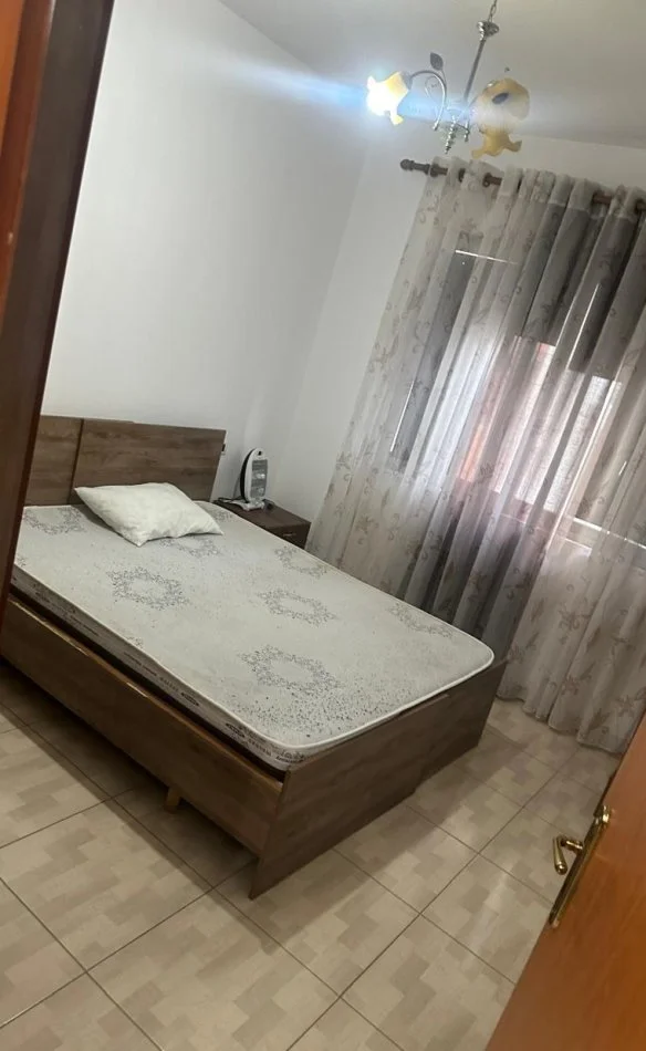 Tirane, jepet me qera apartament 1+1 Kati 1, 60 m² (Pran Report Tv,Rruga Ndre Mjeda)