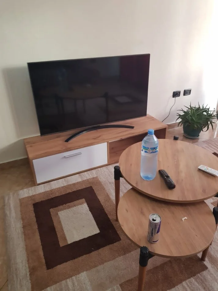 Tirane, jepet me qera apartament 2+1+Ballkon Kati 5, 79 m² 350 € (250 m pa shkuar tek Teleferiku,Fresk)