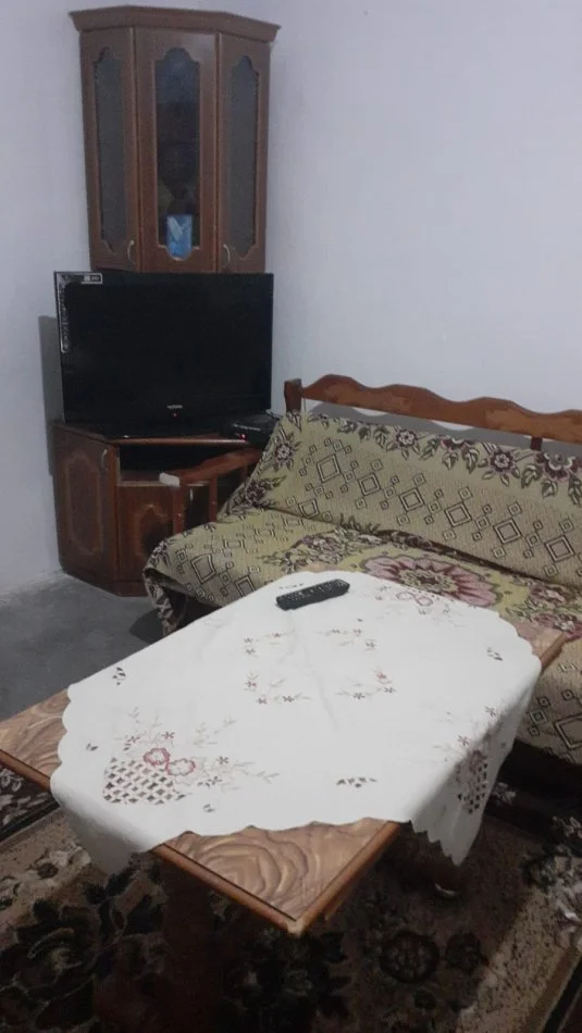 Tirane, jepet me qera Vile 1+1 Kati 1, 55 m² (Fundi Rruges Jordan Misja)