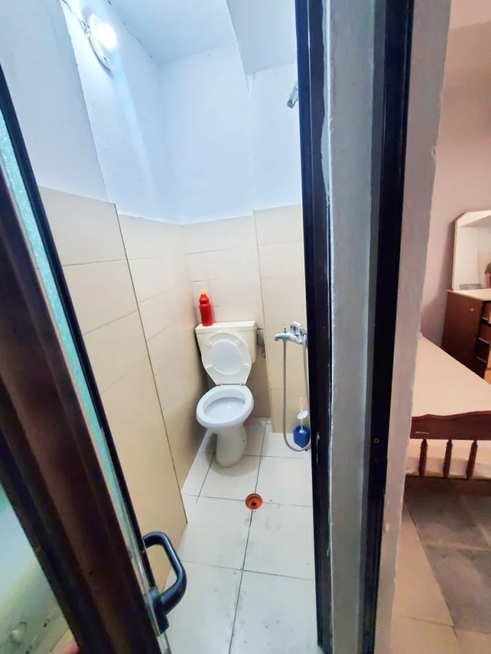 Tirane, jepet me qera garsonier 1+1 Kati 1, 23.000 € (rruga e kavajes)