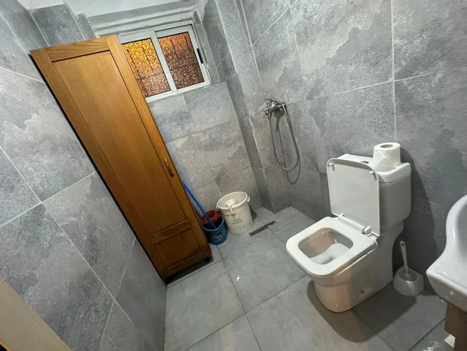 Tirane, jepet me qera apartament 1+1 Kati 1, 45 m² 280 € 