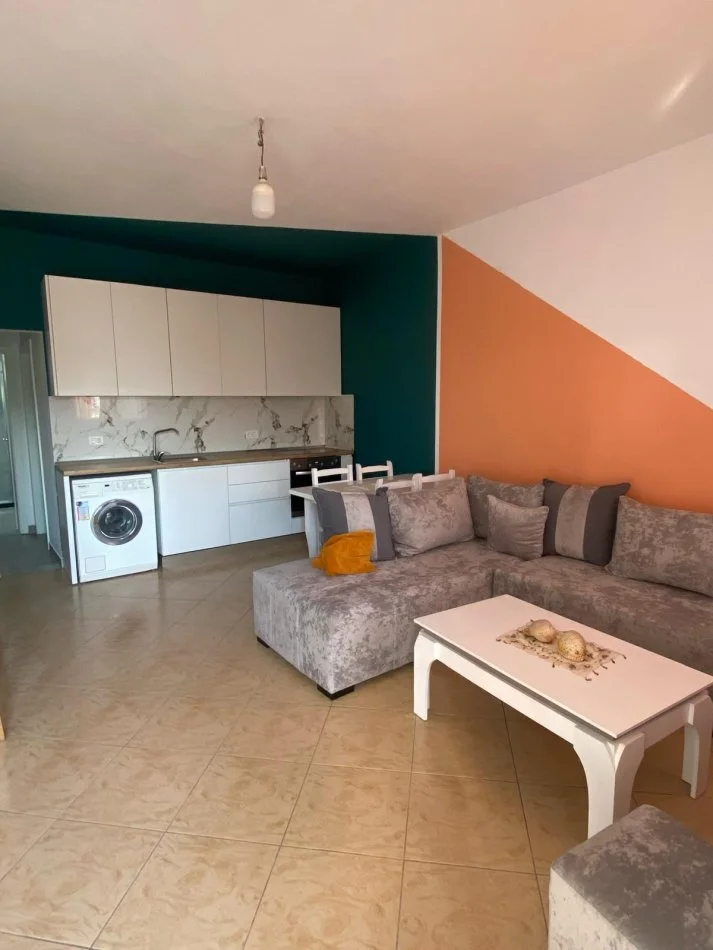 Tirane, jepet me qera apartament 1+1 Kati 2, 60 m² (Ish Tregu Ushqimor)