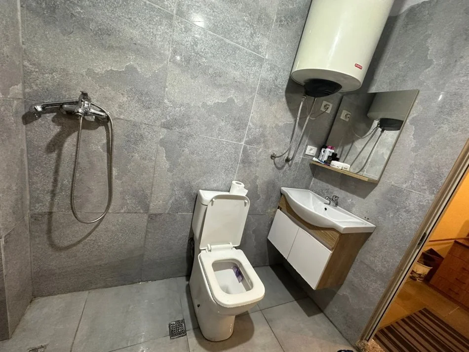 Tirane, jepet me qera apartament 1+1 Kati 1, 45 m² 280 € 