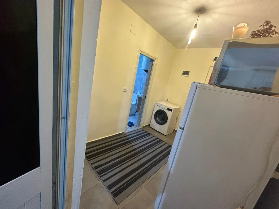 Tirane, jepet me qera apartament 1+1 Kati 1, 45 m² 280 € 