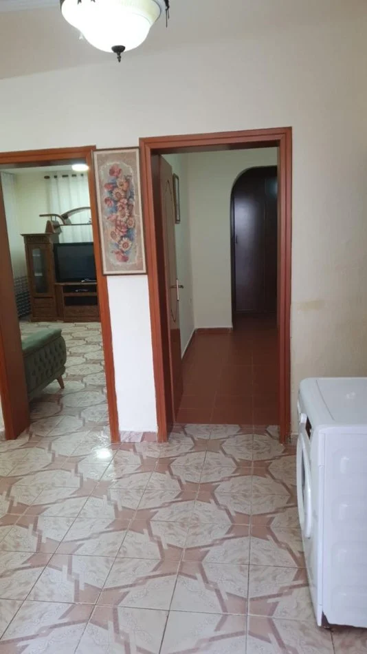 Tirane, jepet me qera Vile 1+1 Kati 1, 65 m² 400 € (Rruga e kavajes)
