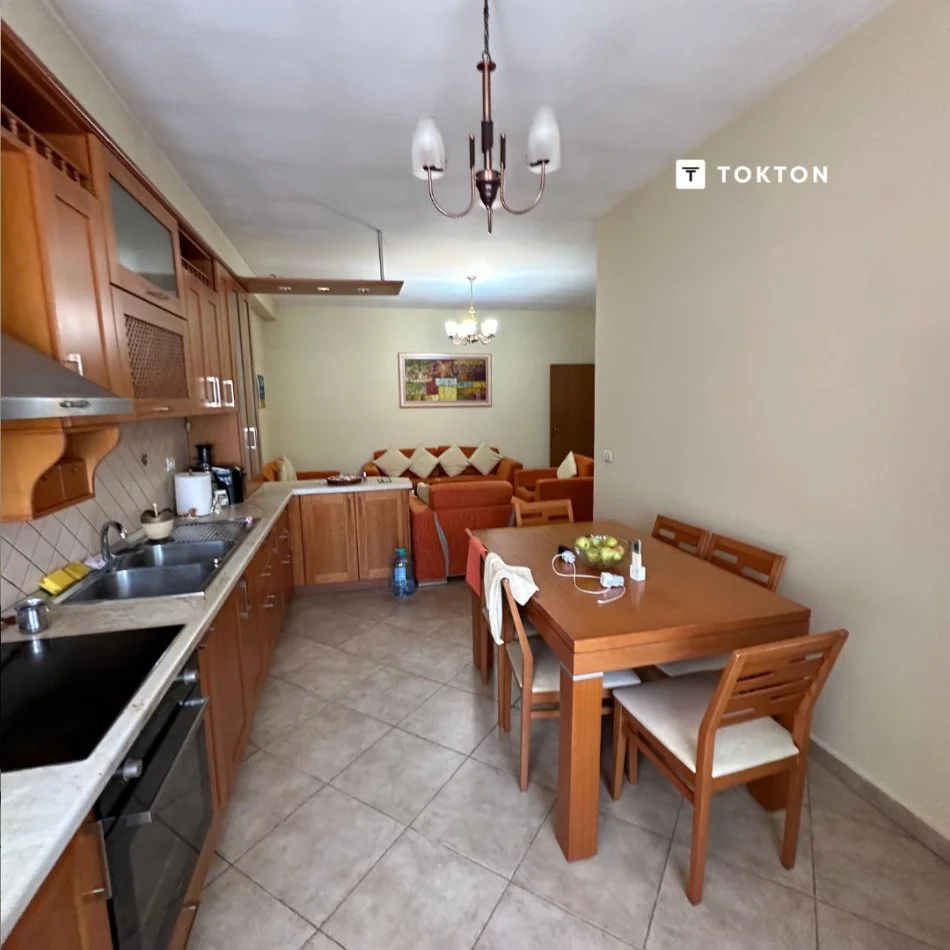 Tirane, shes apartament 2+1+2+Ballkon Kati 7, 115 m² 160.000 € (Rruga 5 Maj Tirane)