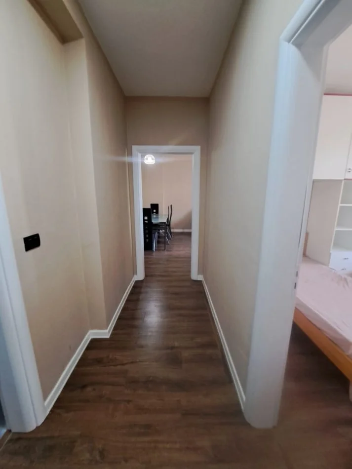 Tirane, jepet me qera 2+1 Kati 10, 430 €