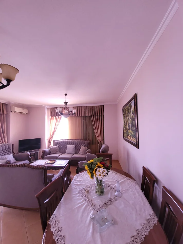 Tirane, jepet me qera apartament 2+1+Aneks+Ballkon Kati 8, 125 m² 800 € (ish blloku)