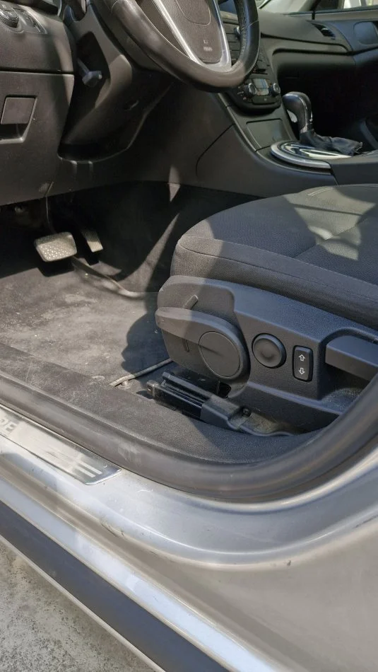 Tirane, shes me portobagazh Opel Insignia sport tourer Nafte, gri metalizato automatik Klima 227.001 km 6.500 €