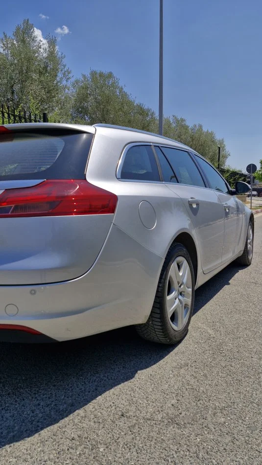 Tirane, shes me portobagazh Opel Insignia sport tourer Nafte, gri metalizato automatik Klima 227.001 km 6.500 €